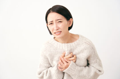 少し動くだけで苦しい…動悸や息切れの症状チェック