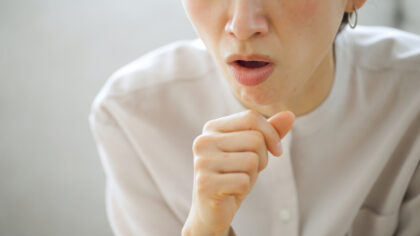 痰が黄色・緑・茶色・血混じりは病気のサイン？