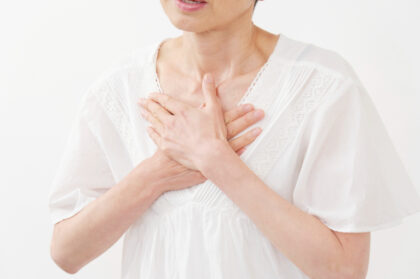 少し動いただけで動悸、息切れを感じるのは病気のサイン？